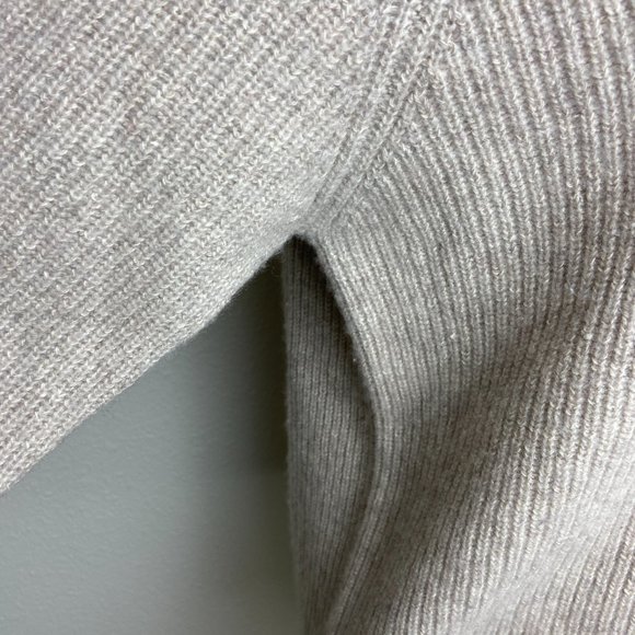 Vince Cashmere  Silk Scoop Neck Sweater Beige Classic Sz XS - S - Picture 7 of 13